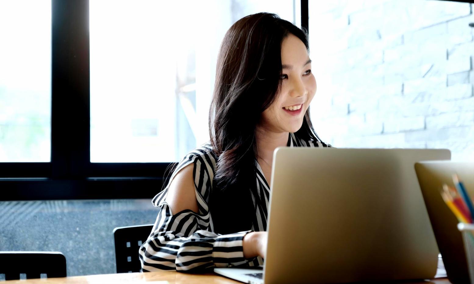 機械学習による金融データ分析の可視化画面